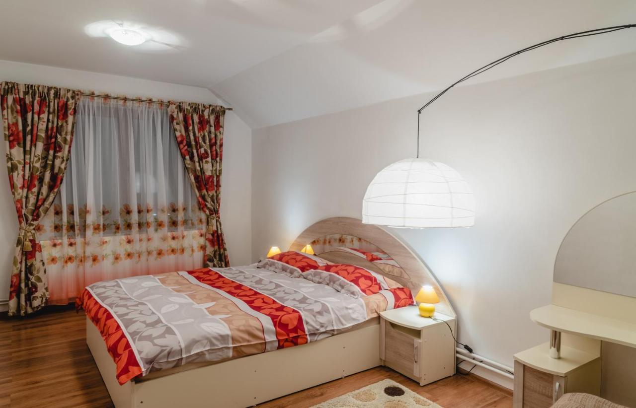 Smb Holiday Apartment Braşov Exteriör bild